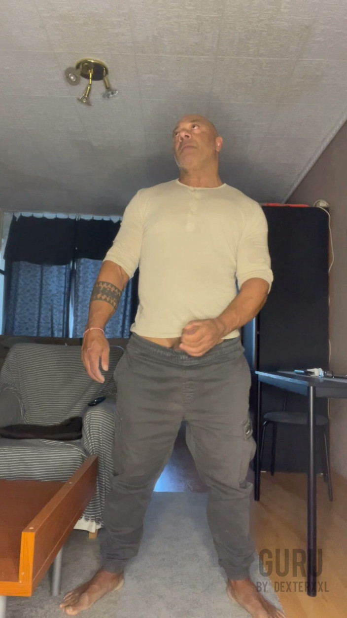 Dexterxxlfun: Mr Guru Wank Solo Bodybuilder Home Jerking