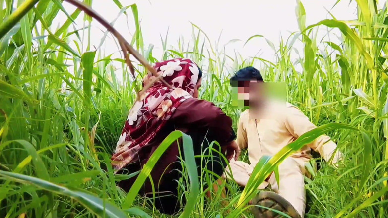 Abida sexy: Madrastra Indiana E Figliastro Kheton Mein Choda Bahut Maja Aaya