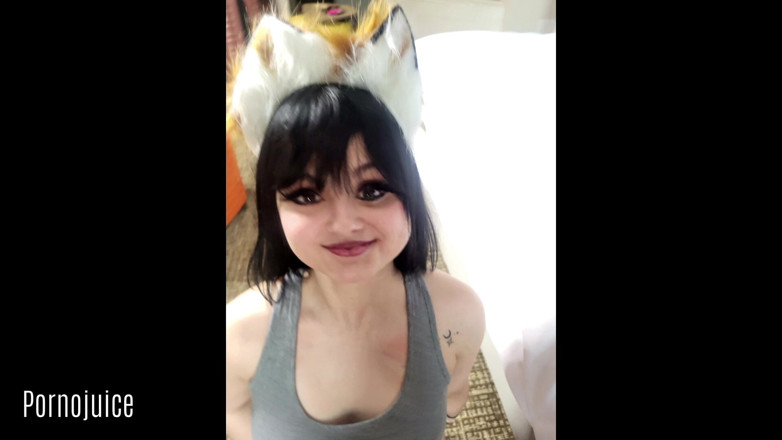 PornoJuice Faphouse: 사라 폭스 주연의 초콜릿 우유를 원하는 Kitty Kat