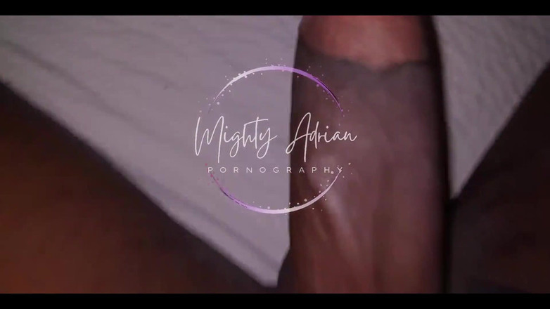 Mighty Adrian X: Calda ragazza geme forte nella camera d'albergo - masturbazione solitaria