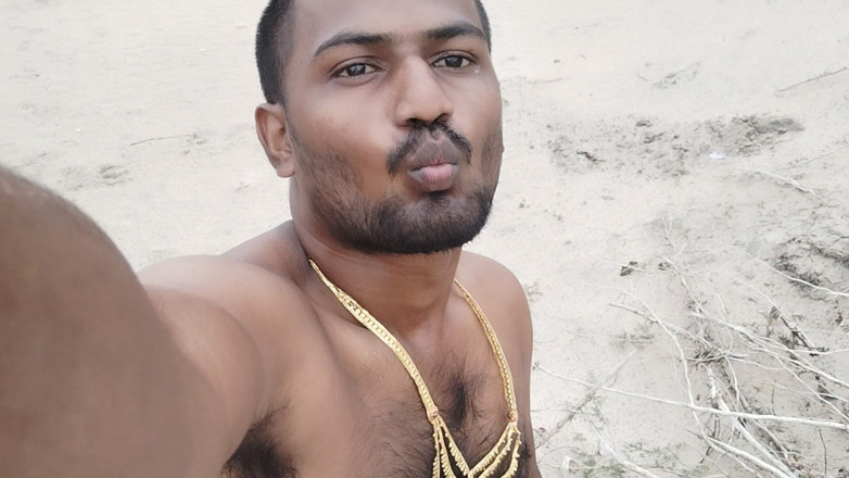KUMBHA MANOJ KUMAR: Xhardがゴールドのゲイホットなシーンに変わる