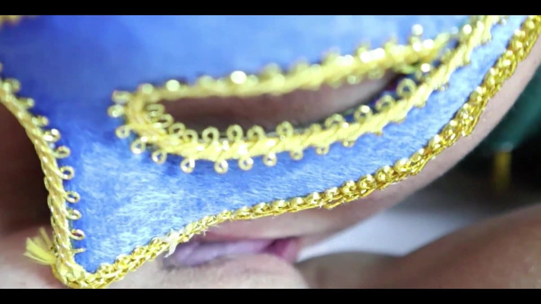 New241New: Adik tiri ditangkap menghisap batang seorang lelaki dan dia menjilat...