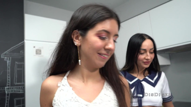 Dis Diger: Festa de sexo de estudantes e mães gostosas com trocas...