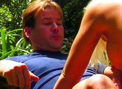 Public Lust: Sexy milf děvka je ošukaná na dvorku