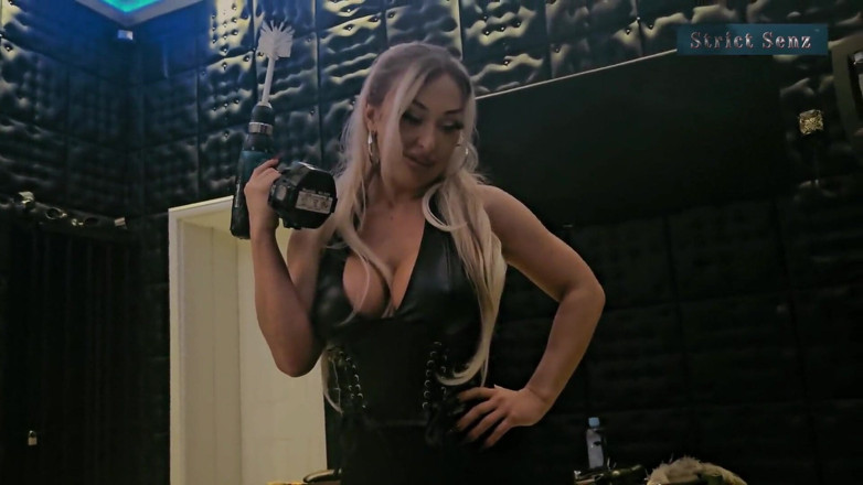 Strict Senz: Sheela Sinner tvrdě lechtá dlouhé nehty naolejované tělo šroubovák kovový claw...