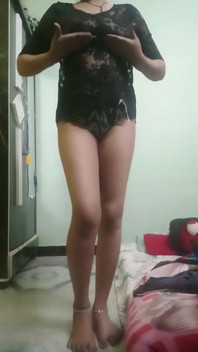 Chica india en top negro transparente & bragas - provocación transparente