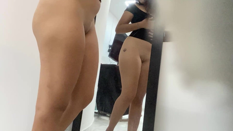 MiaSaintLove: Minha enteada trocando de roupa em frente ao espelho