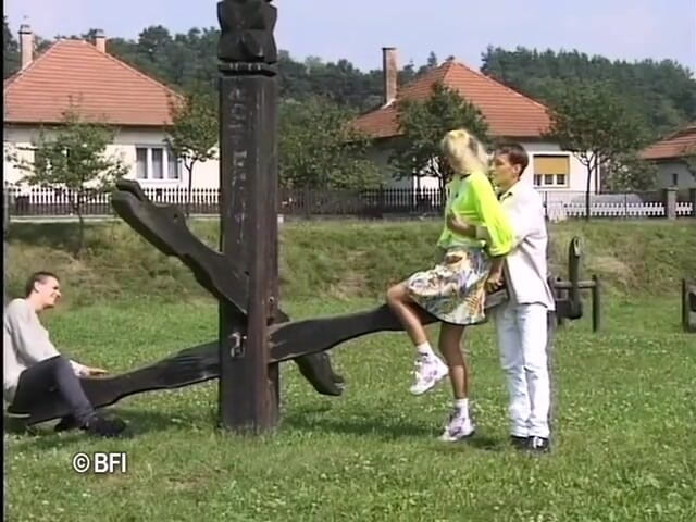 Horny Teenies: Двойное проникновение в комнате