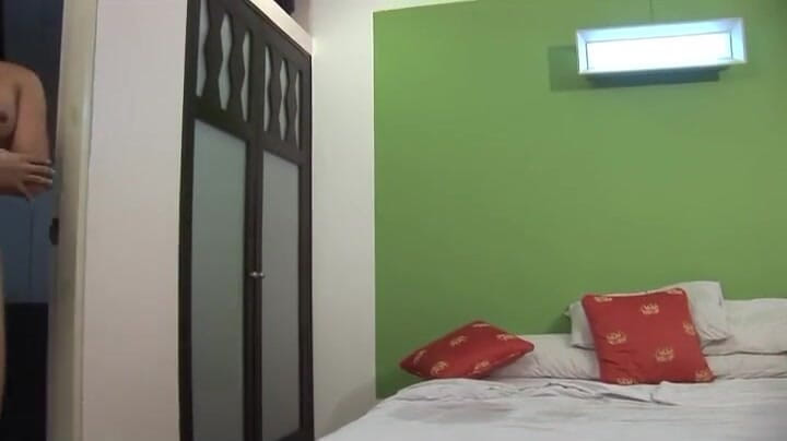 Tranny Fantasy: Transsexuală cu țâțe mari suge pula și e gata de sex anal