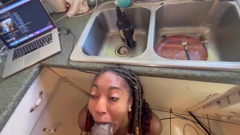Fijii pornbox: 不，我不能吮吸你的鸡巴，这不适合你的继兄弟，但如果你付钱给我，哈