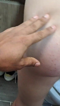 Saya menggoda adik tiri miang saya di bilik mandi