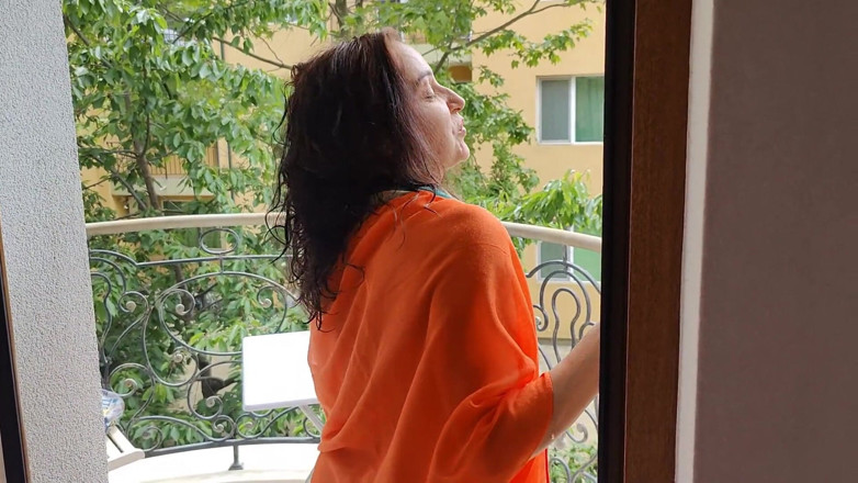Tumanova Alina: 최고! 내 새엄마는 남편이 없는 동안 내가 그녀를 어떻게 따먹었는지에 대해 이웃과 추억을 공유했다.
