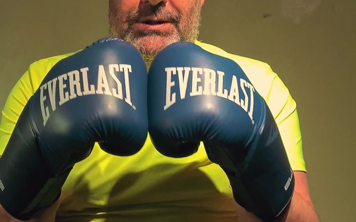 Combat and fetish: Silver Daddy Boxer vs bạn phần 2