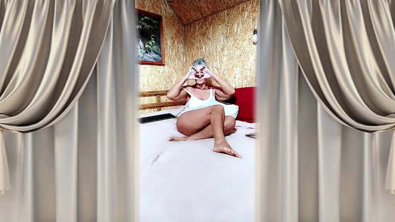 Lukerya: Fantasi duduk di ranjang yang lembut