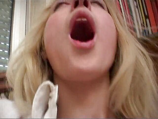 Young Sinner: 和我年轻的继妹玩性爱游戏