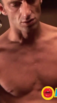 Trío con tetas pequeñas morena puta que ama anal