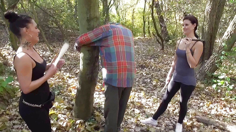 Femdom Austria: Battre et fouetter le vieux est leur seul plaisir