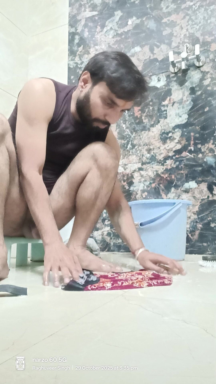 Rajasthani-old-lover: Desi čištění koupelny