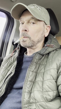 Stepdaddy Smoking a Red