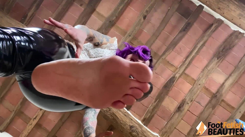 Foot Fetish HD: Purple chick Lavey steps on her little toy