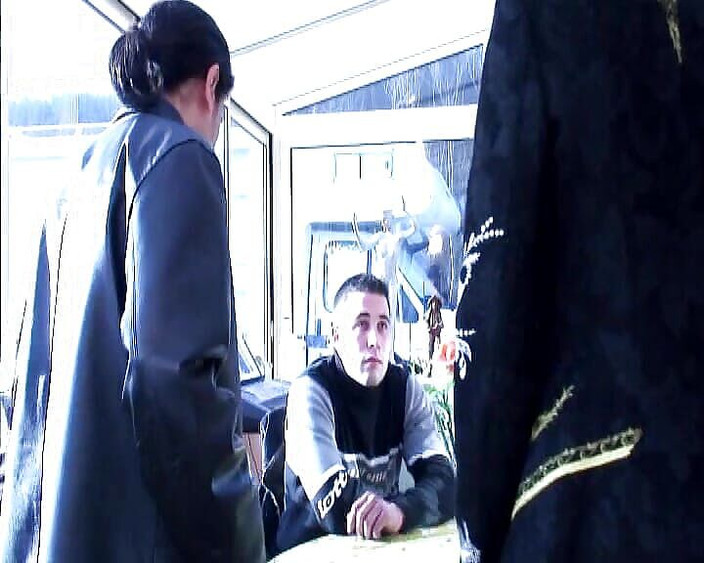 Monde Francais: Awek Perancis yang kelihatan baik dikongkek gangbang buat kali pertama