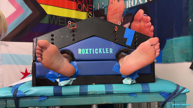 Ticklish Chubs: ट्रांस गुदगुदी प्रशंसक इवान का दौरा