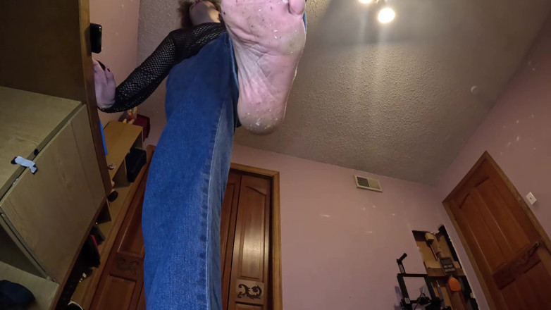 Miss Dimples: Giant Femboy Goddess Tenderizes and Consumes You