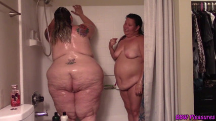 BBW Pleasures: BbW bff in doccia