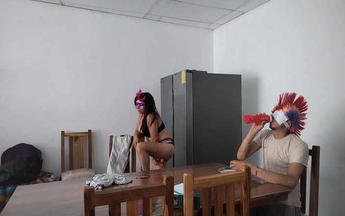 NEGRITA SEXY: Pembantu rumah berbogel di hadapan bos buta semasa makan di...
