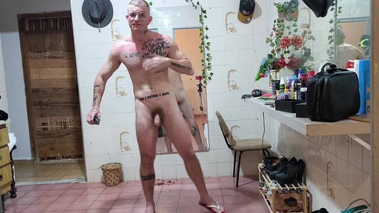 carmonaoficial: Fazendo a Barba E Depilando O Peito