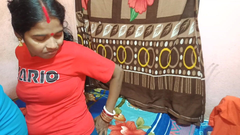 Sumitra-bhabi: Ik genoot ervan om mijn schoonzus de hele nacht naakt...