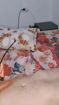 Sexy hermanastra dominación femenina, follada profunda con enorme consolador con cinturonga, sonido de polla, explosión de semen