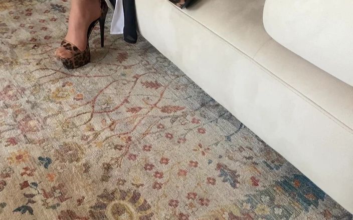 cd_aysemmm: Mi madrastra estaba viendo una serie, así que yo también...