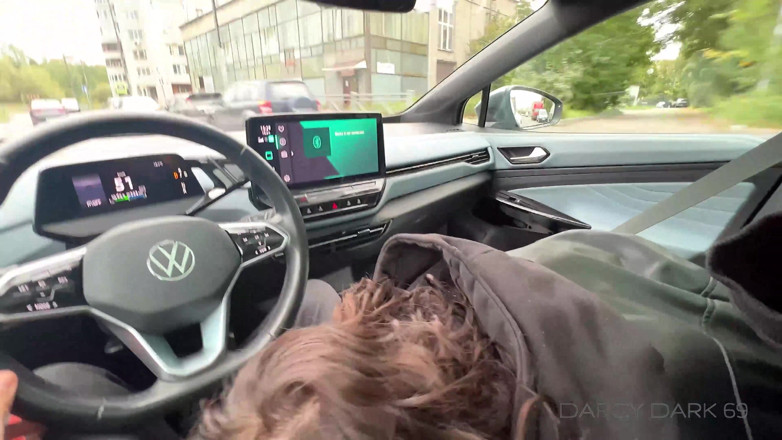 Darcy Dark: Neuken in een stadstaxi met een chauffeur