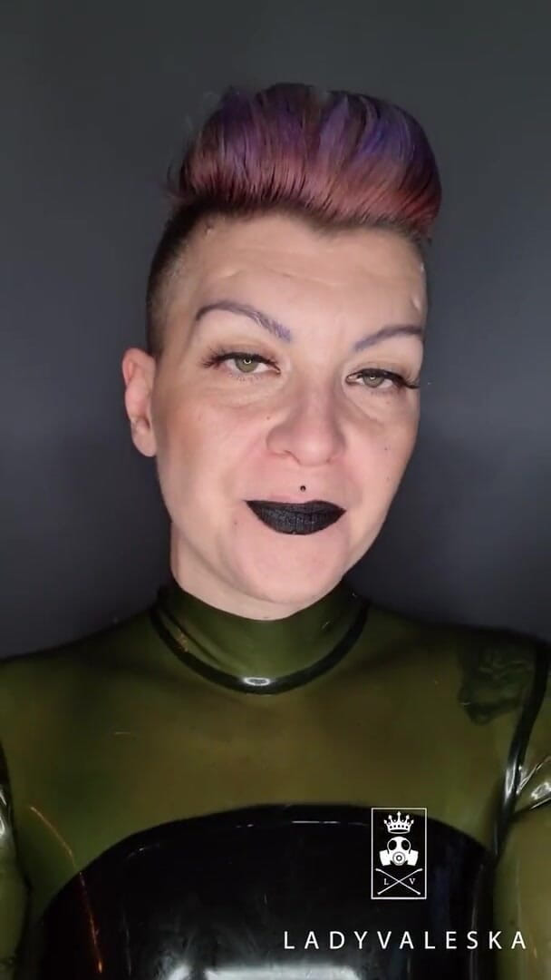Lady Valeska: Preparando le mie labbra per il mio appuntamento