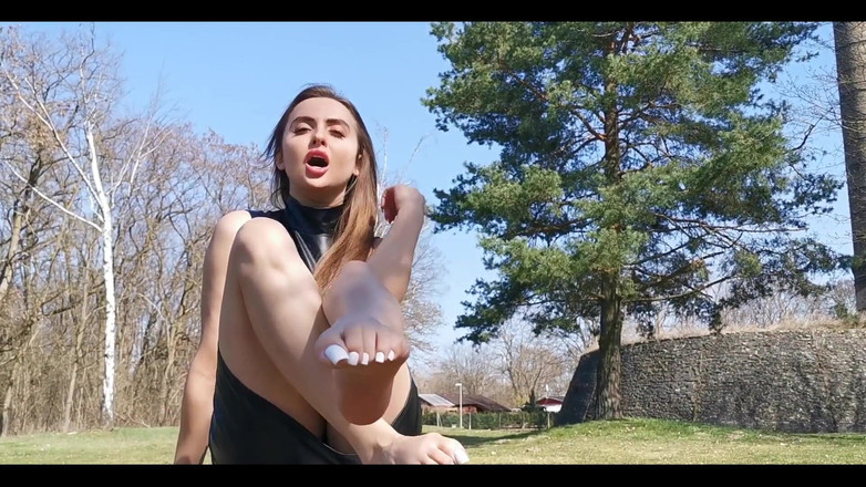 Goddess Lena: मेरी चूसो !!