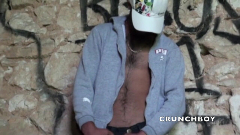 STRAIGHT BOY CURIOUS: Straight boys masturbating in exhib outdoor