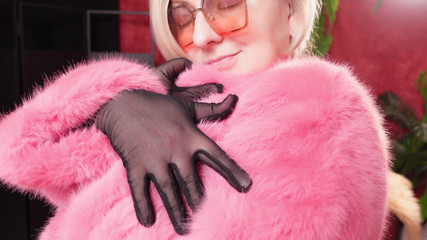 Arya Grander: Moje kolekce sexy kožichů - část 1 - fetiš milfka Arya Grander