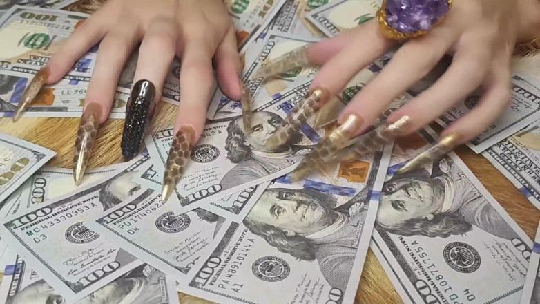 Princess18_: Findom: Bohyně peněz počítá peníze a nutí vás uctívat její...