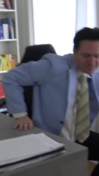 Olizování nylonové kundičky v kanceláři!