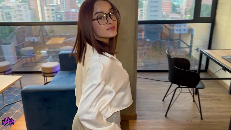 Abella olsen1: Ik neuk mijn secretaresse en maak een creampie voor haar!
