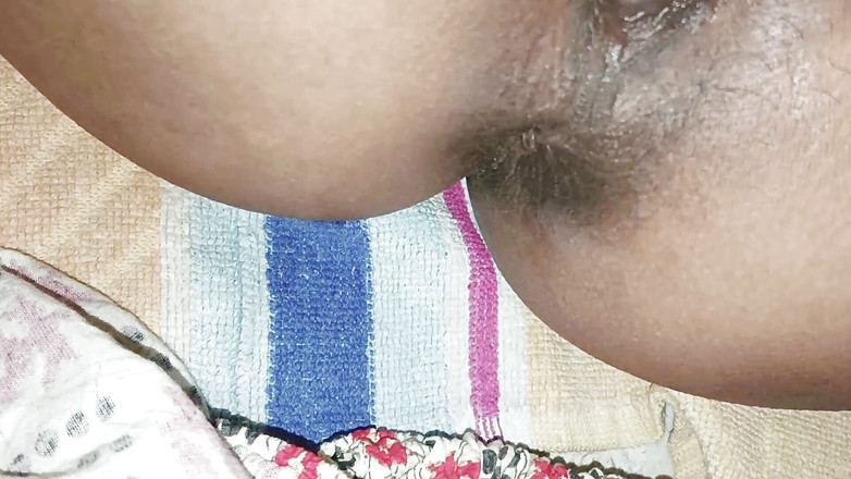 Yadav: Mio cognato sta giocando con le mie tette e la...