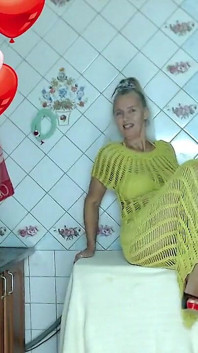 Sexy žena v domácnosti Lukerya Sny o létě v kuchyni