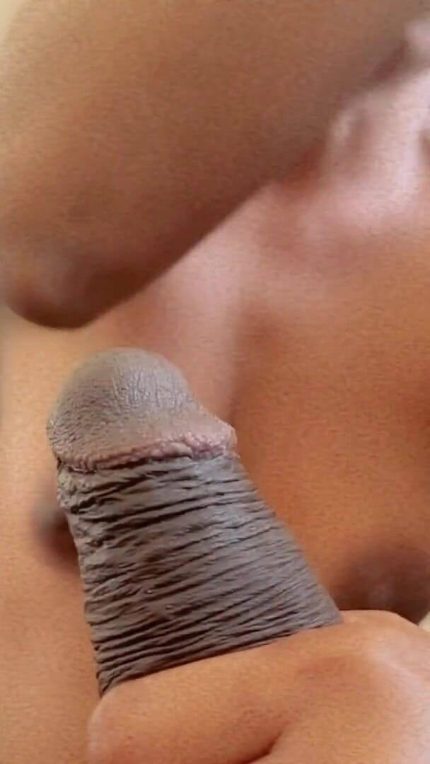 BongoXXX: She Wants Iphone 17 Pro Max, She Sucked the Dick Until...
