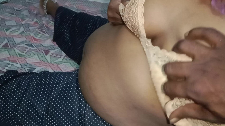 Santhi89: Тамільська гаряча молода мачуха з великими цицьками гаряче трахається вдома, сексуальний голос, гаряча пизда, велика дупа, довгий трах