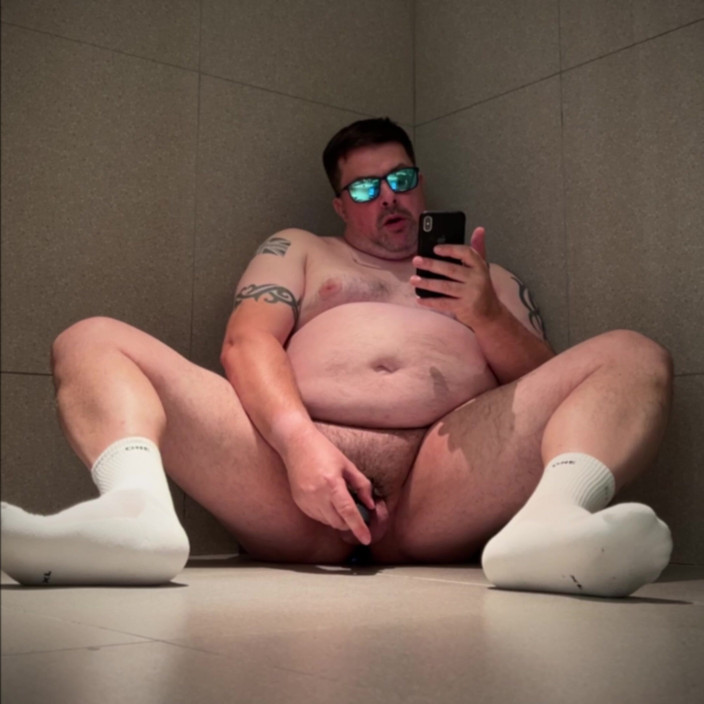 uktattooedchub74: Ass and Cock Vibrations (tease and Cum)