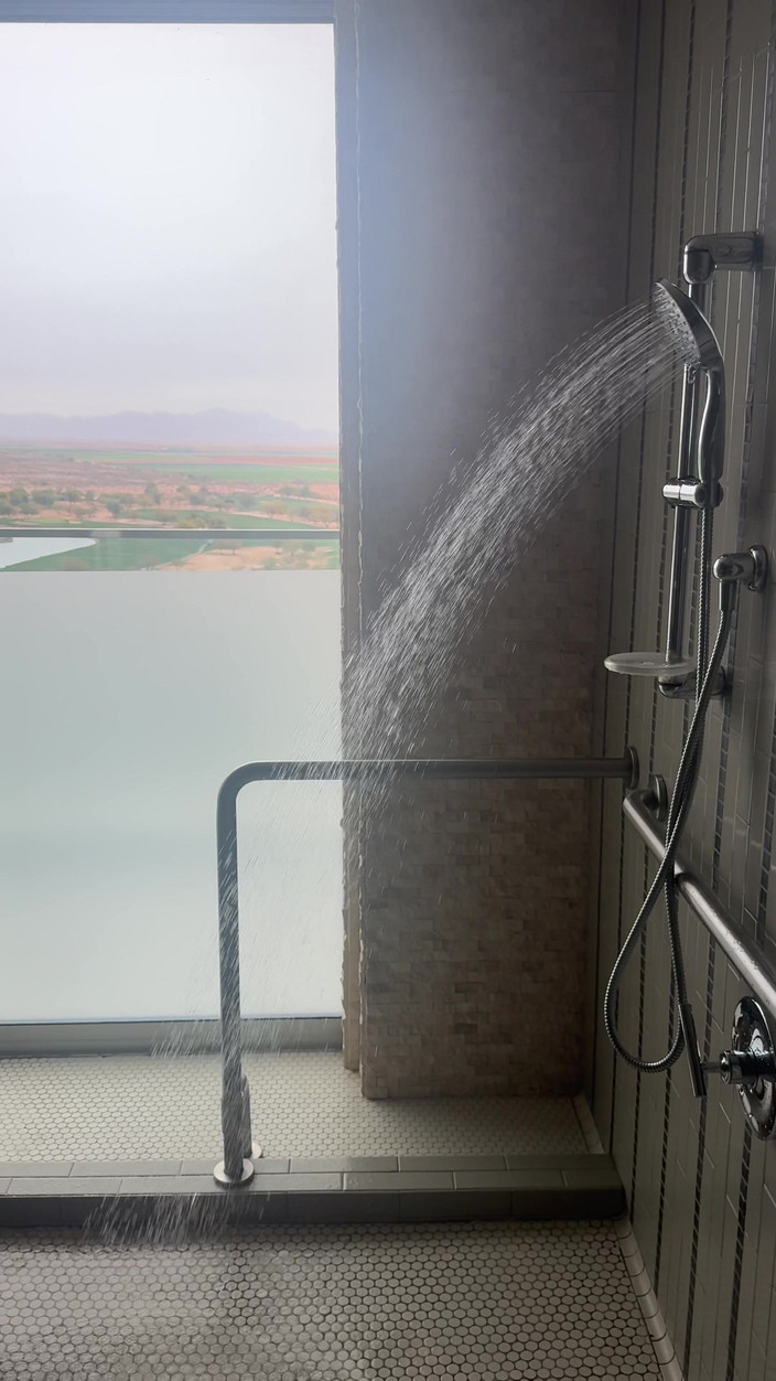 Nadia Foxx: स्पा में चरमसुख