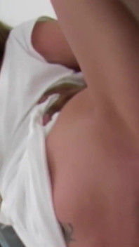 Quente milf esposa Aeisha Earle em sua primeira cena interracial bbc leva 9 polegadas de pau preto grande em sua buceta cremosa molhada