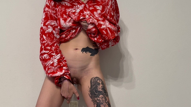 Karla black mamba: 我和男友一起吞下小便，让他深喉咙