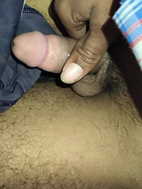 Jayramj764: 床上的男孩